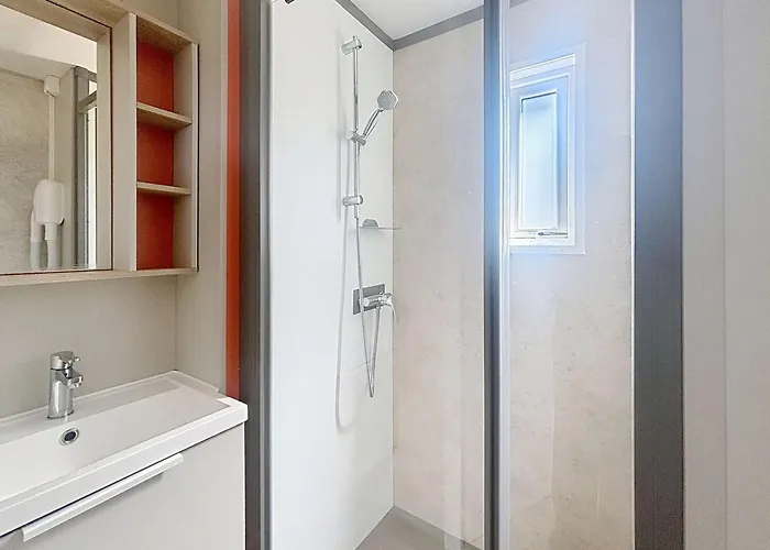 Mobil-home Confortable 6 Pers, 3 Ch, 2 Sdb, Proche Plage, Menage Inclus - Fr-1-361a-99 *